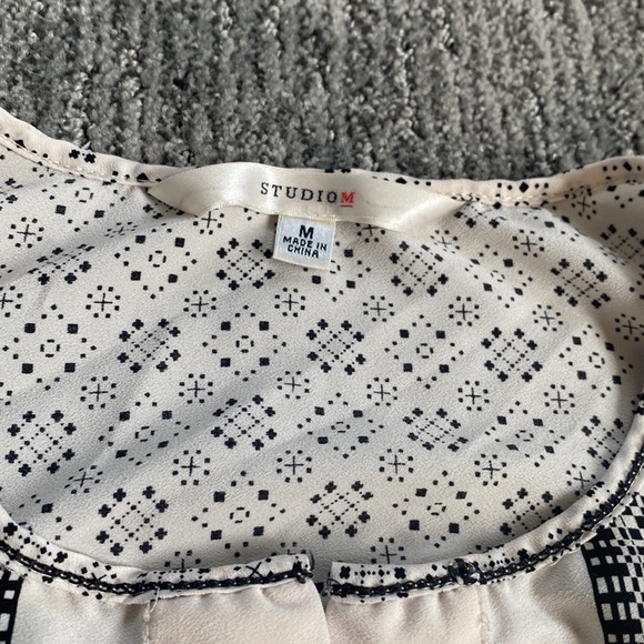 Studio M Tunic - Picture 2 of 4